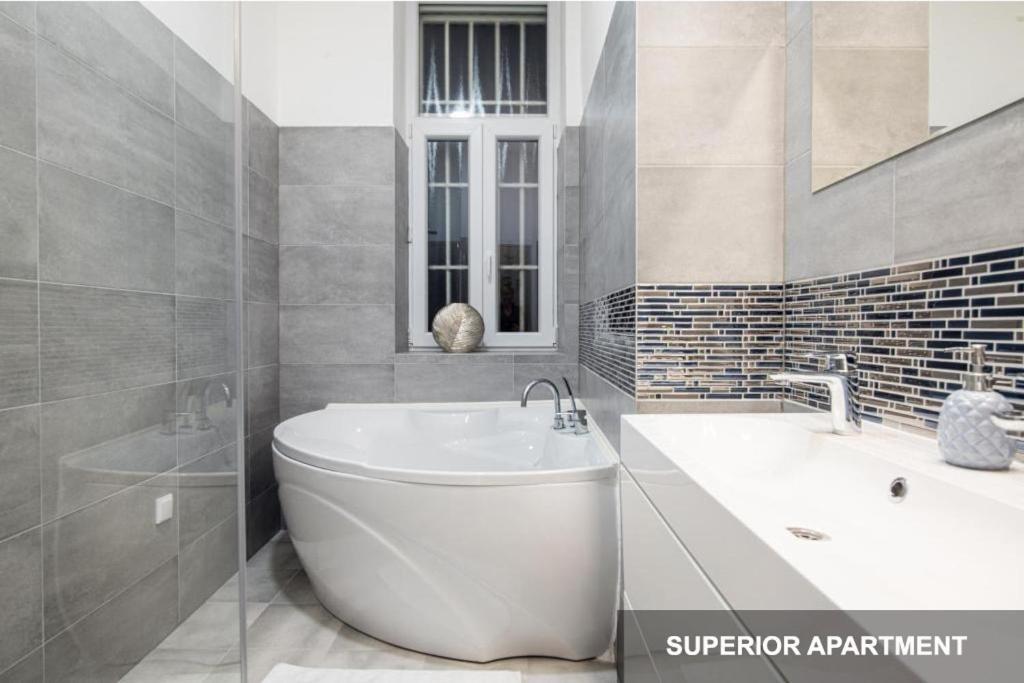 BpR Agathé Elegant Suite with Parliament View Budapest Exterior foto