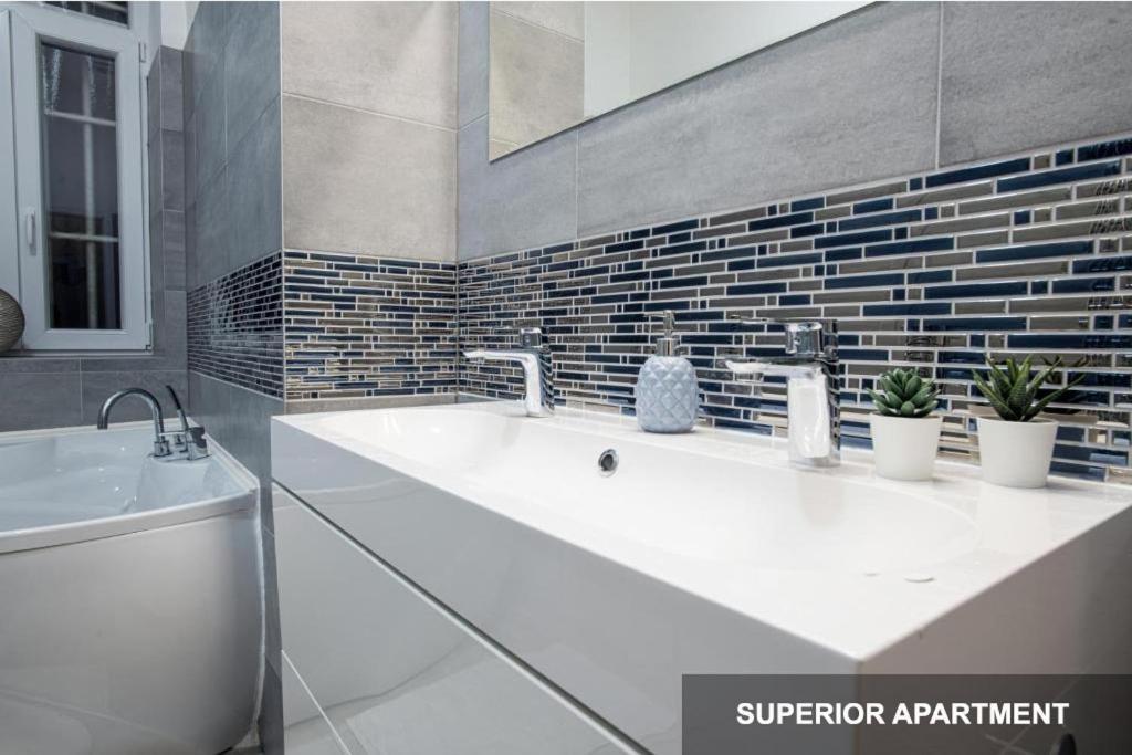 BpR Agathé Elegant Suite with Parliament View Budapest Exterior foto